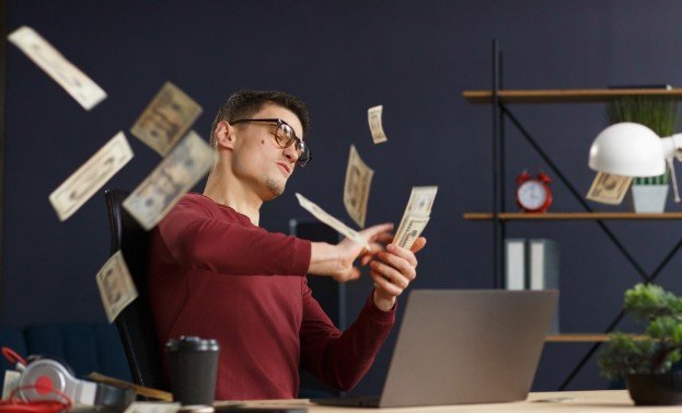 Weird Wealth - Pros and Cons of Its Side Hustle Advice